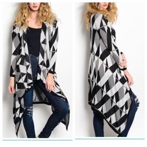 🆕🖤 LAST ONE! Sm(2/4) asymmetrical hemline, abstract print sweater cardigan